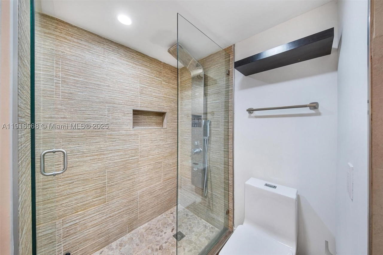 Real estate property located at 1541 Brickell Ave C406, Miami-dade, The Palace Condo, Miami, FL