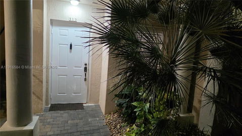 Real estate property located at 5670 116th Ave #113, Miami-dade, Las Brisas At Doral Condo, Doral, FL