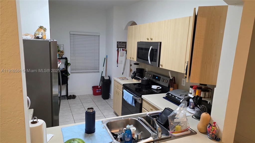Real estate property located at 5670 116th Ave #113, Miami-dade, Las Brisas At Doral Condo, Doral, FL