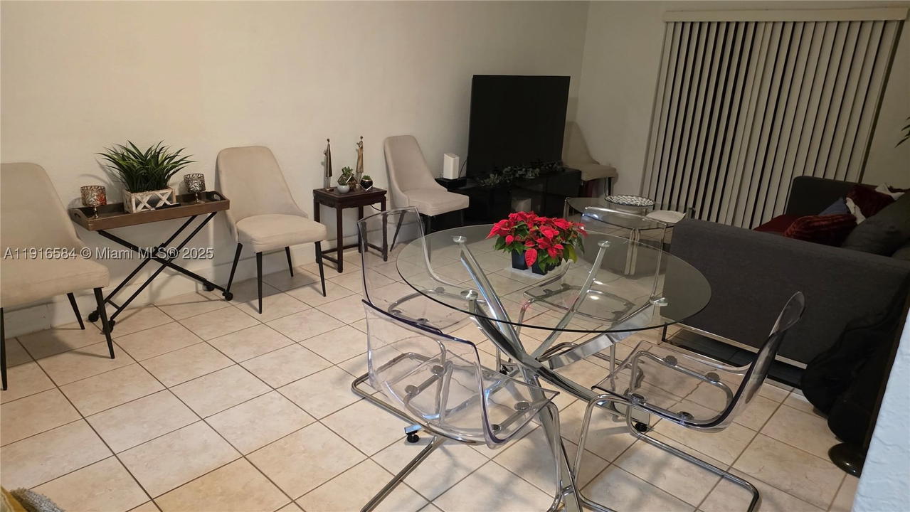 Real estate property located at 5670 116th Ave #113, Miami-dade, Las Brisas At Doral Condo, Doral, FL
