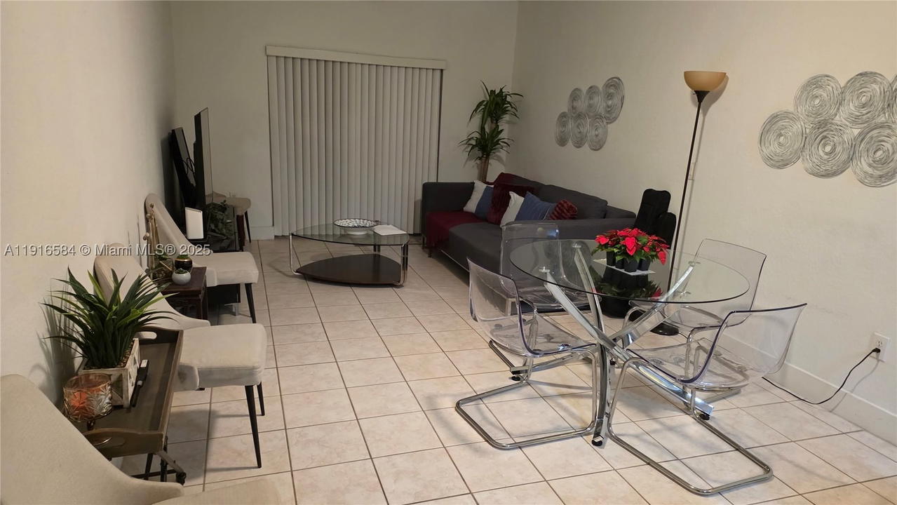 Real estate property located at 5670 116th Ave #113, Miami-dade, Las Brisas At Doral Condo, Doral, FL
