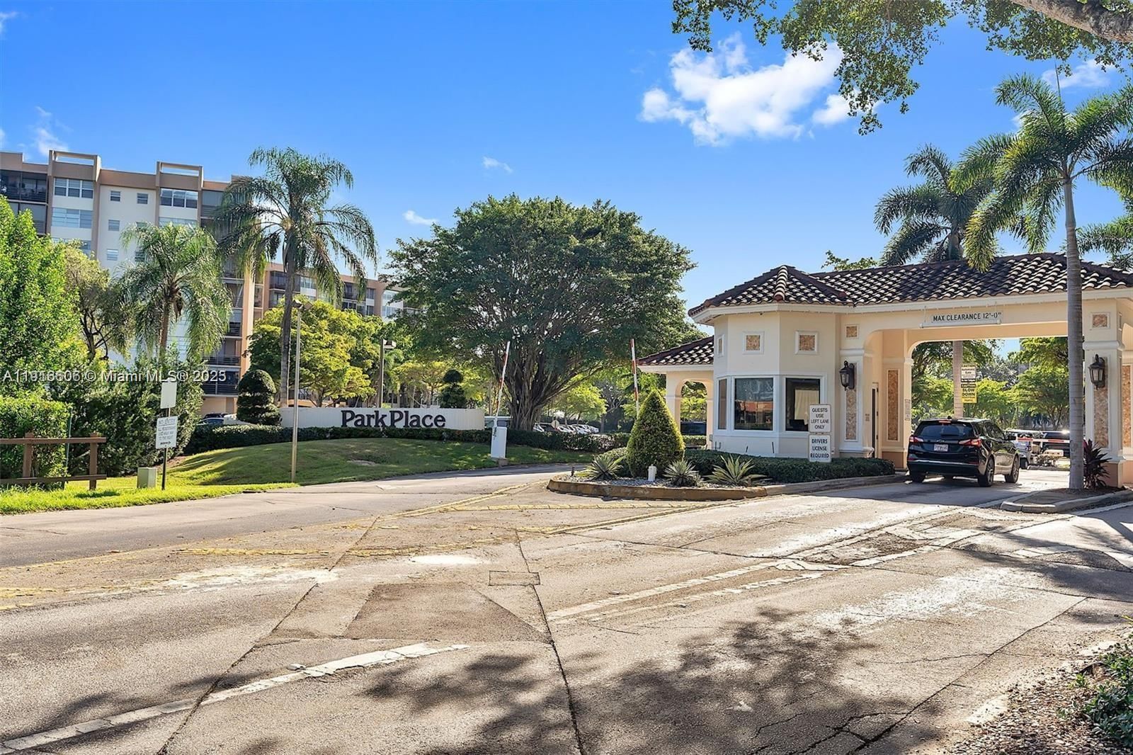 Real estate property located at 1300 Saint Charles Pl L12, Broward, Park Place Condominium No, Pembroke Pines, FL
