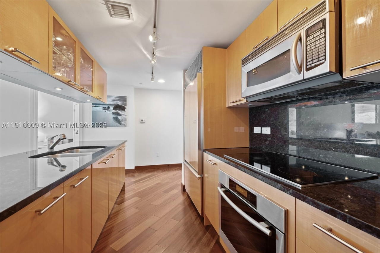 Real estate property located at 6801 Collins Ave PH06, Miami-dade, Central Carillon Beach Co, Miami Beach, FL