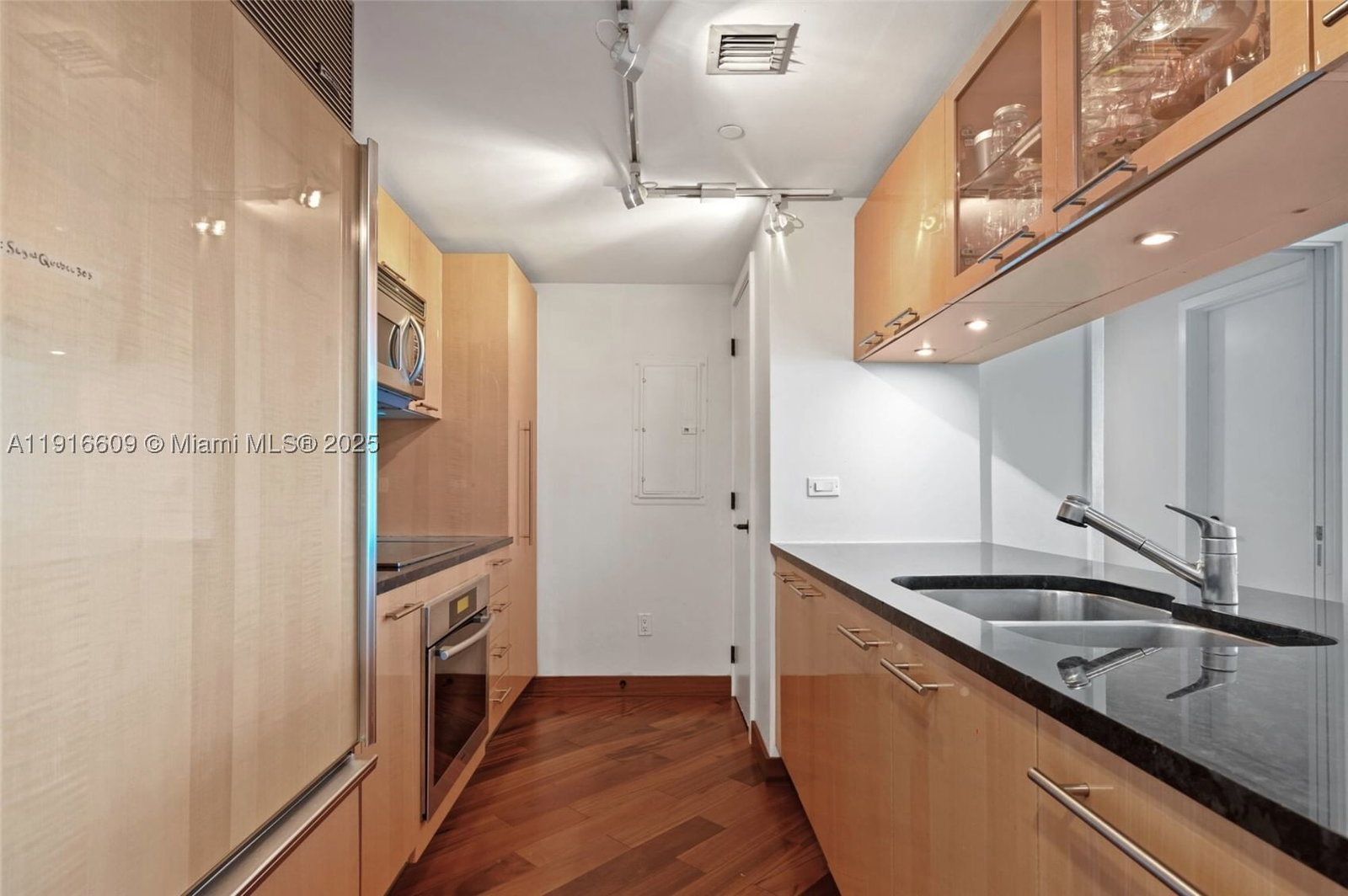 Real estate property located at 6801 Collins Ave PH06, Miami-dade, Central Carillon Beach Co, Miami Beach, FL