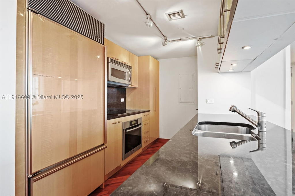 Real estate property located at 6801 Collins Ave PH06, Miami-dade, Central Carillon Beach Co, Miami Beach, FL