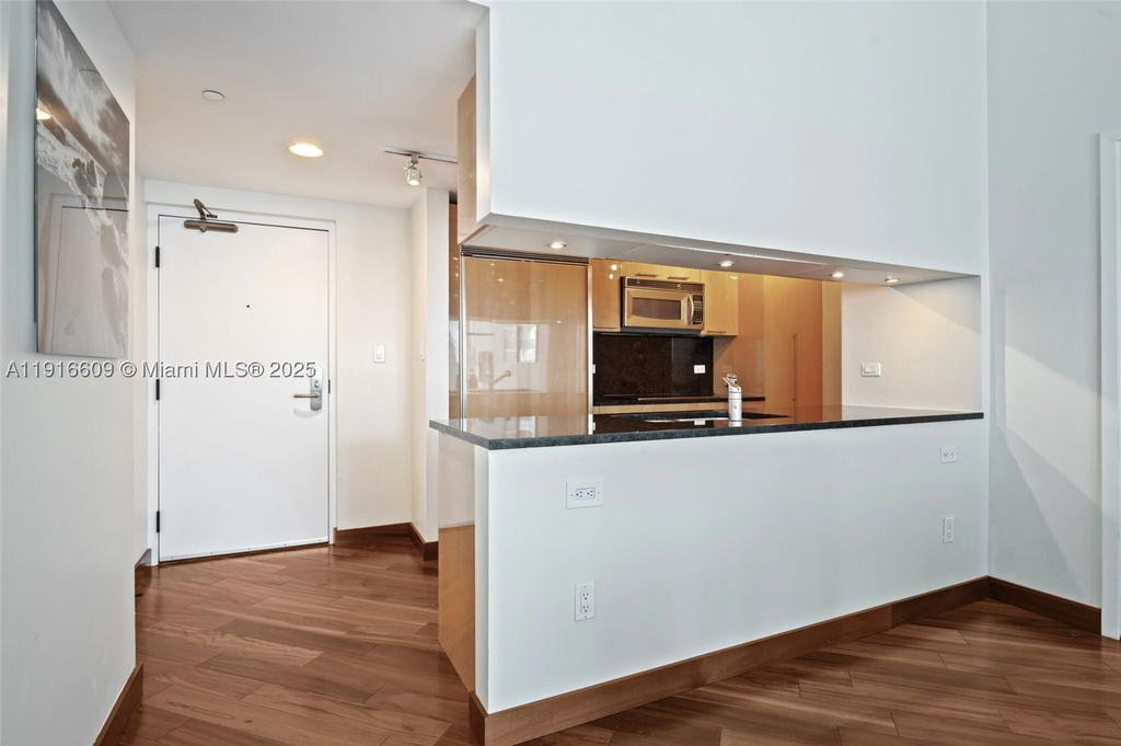 Real estate property located at 6801 Collins Ave PH06, Miami-dade, Central Carillon Beach Co, Miami Beach, FL