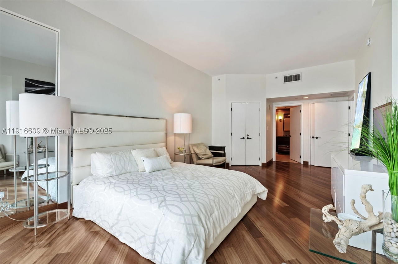 Real estate property located at 6801 Collins Ave PH06, Miami-dade, Central Carillon Beach Co, Miami Beach, FL