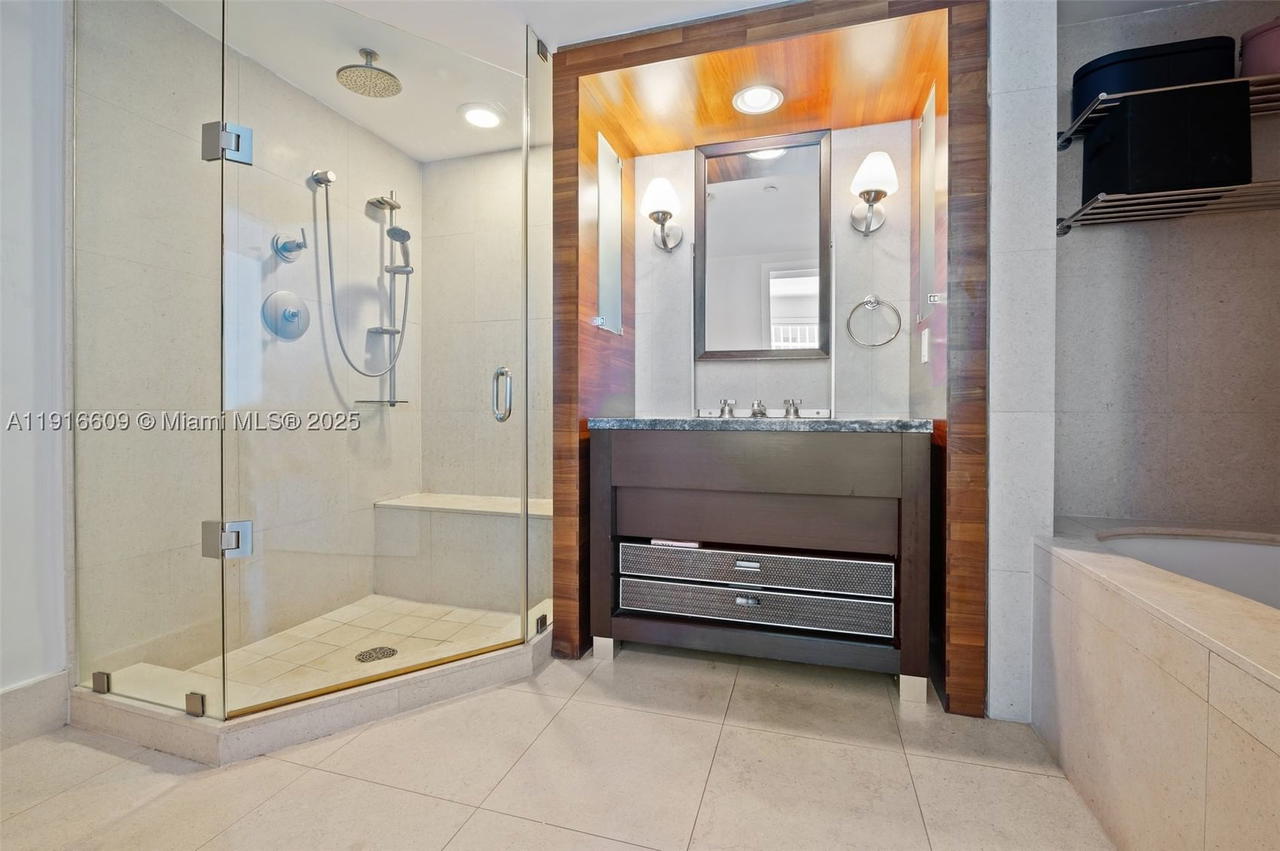 Real estate property located at 6801 Collins Ave PH06, Miami-dade, Central Carillon Beach Co, Miami Beach, FL