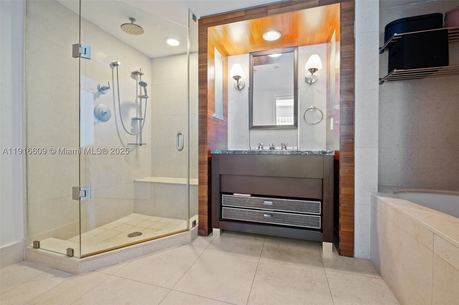 Real estate property located at 6801 Collins Ave PH06, Miami-dade, Central Carillon Beach Co, Miami Beach, FL