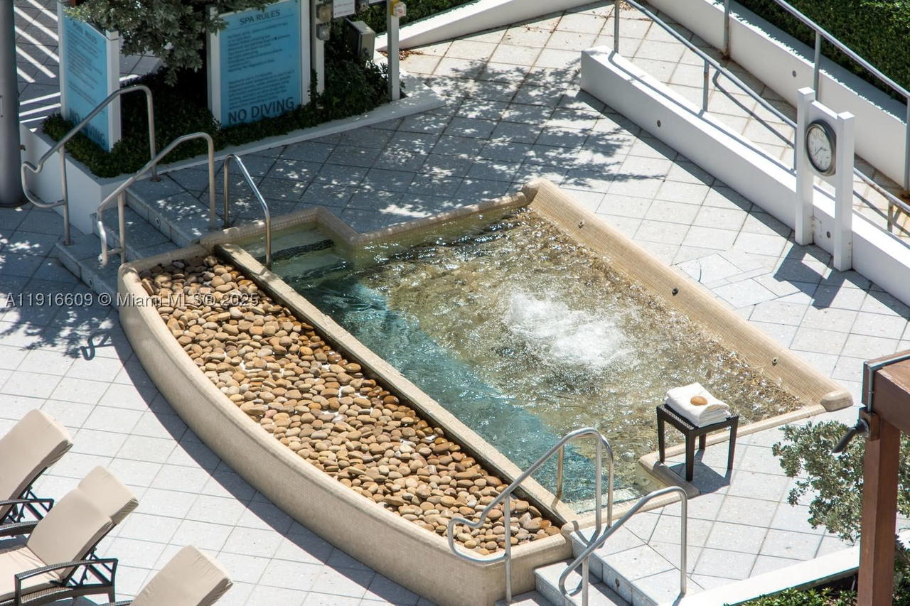 Real estate property located at 6801 Collins Ave PH06, Miami-dade, Central Carillon Beach Co, Miami Beach, FL
