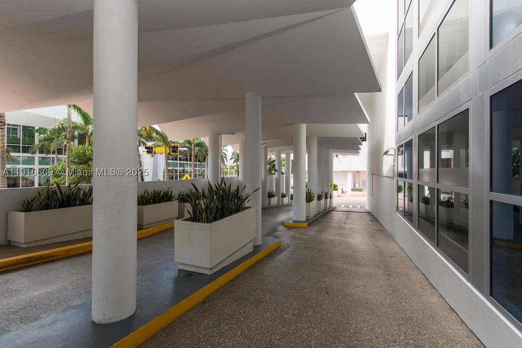 Real estate property located at 6801 Collins Ave PH06, Miami-dade, Central Carillon Beach Co, Miami Beach, FL