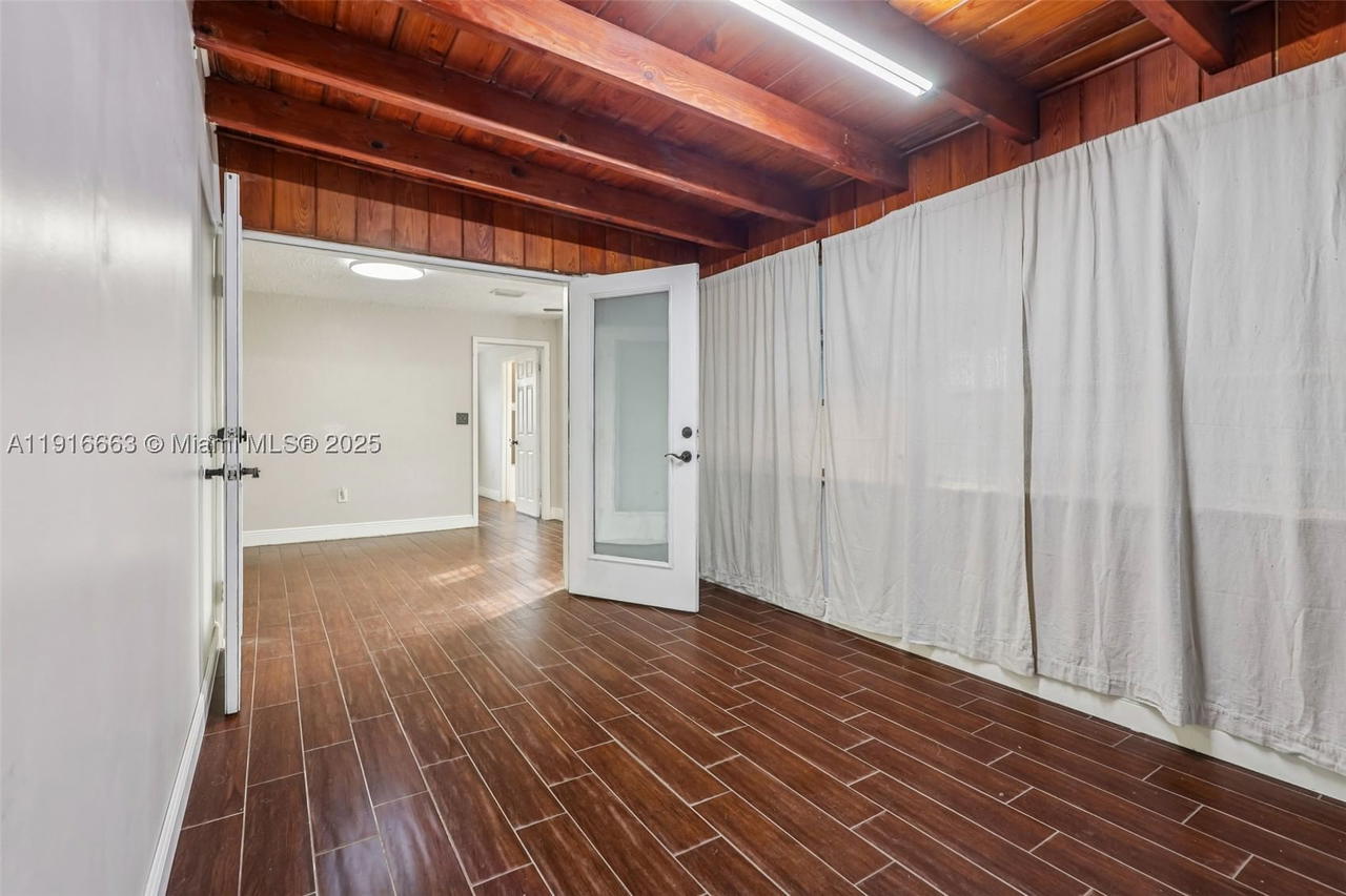 Real estate property located at 6230 2nd Ave, Miami-dade, Gratigny Shores, Hialeah, FL
