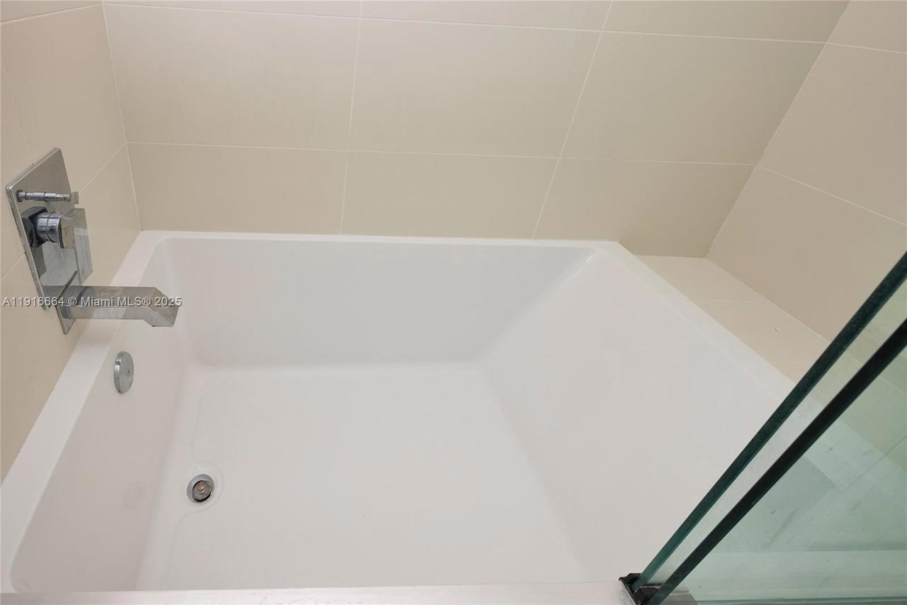 Real estate property located at 45 9th St #1504, Miami-dade, Brickell Heights East Con, Miami, FL