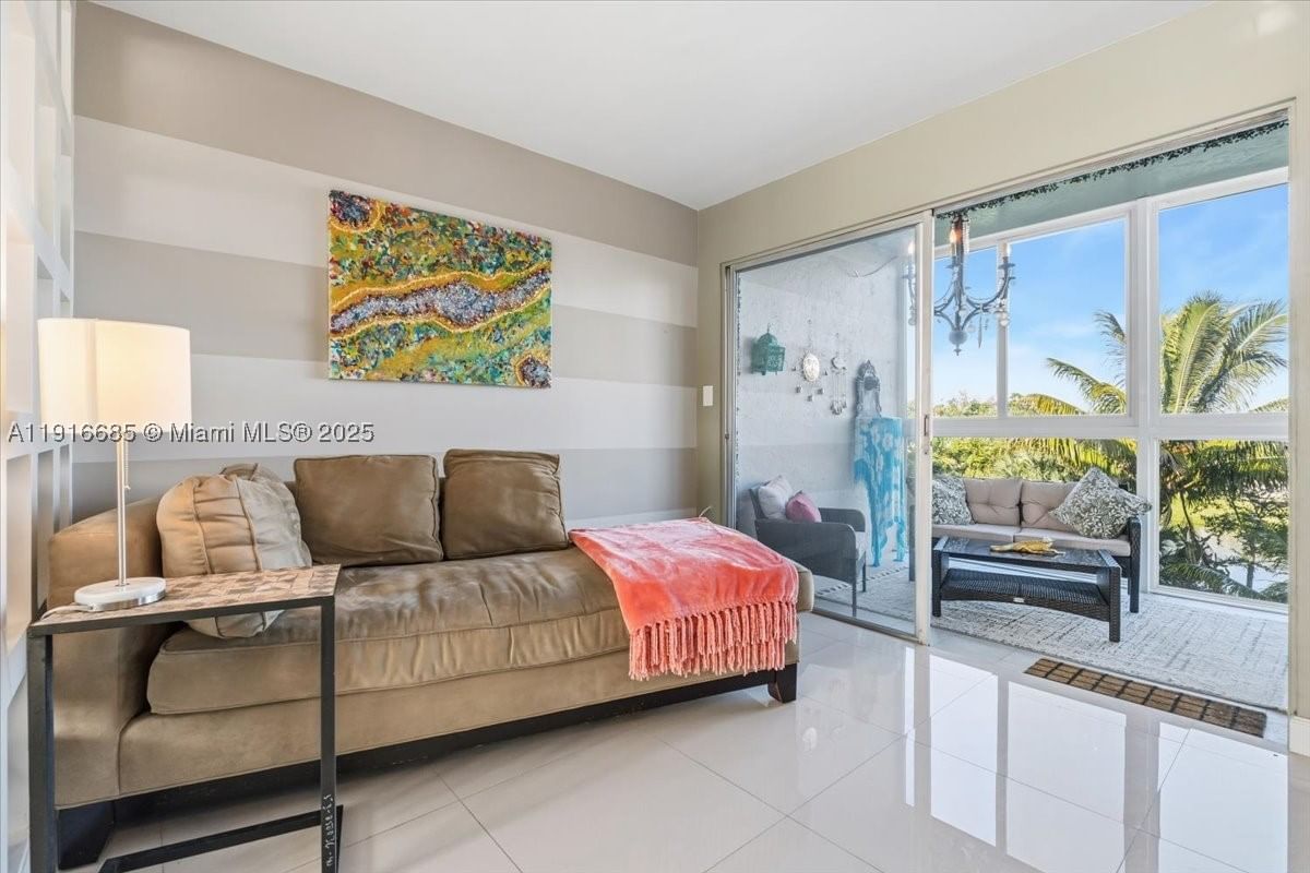 Real estate property located at 4100 Crystal Lake Dr #302, Broward, Crystal Lake Condo 4100, Deerfield Beach, FL