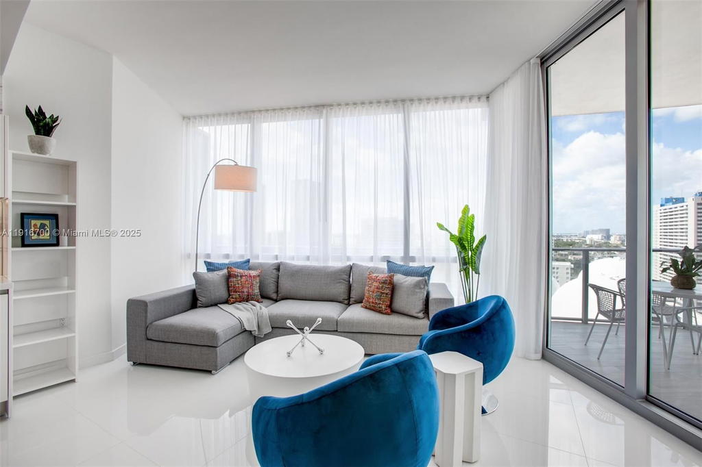 Real estate property located at 851 1ST Ave #1810, Miami-dade, Paramount Miami Worldcente, Miami, FL