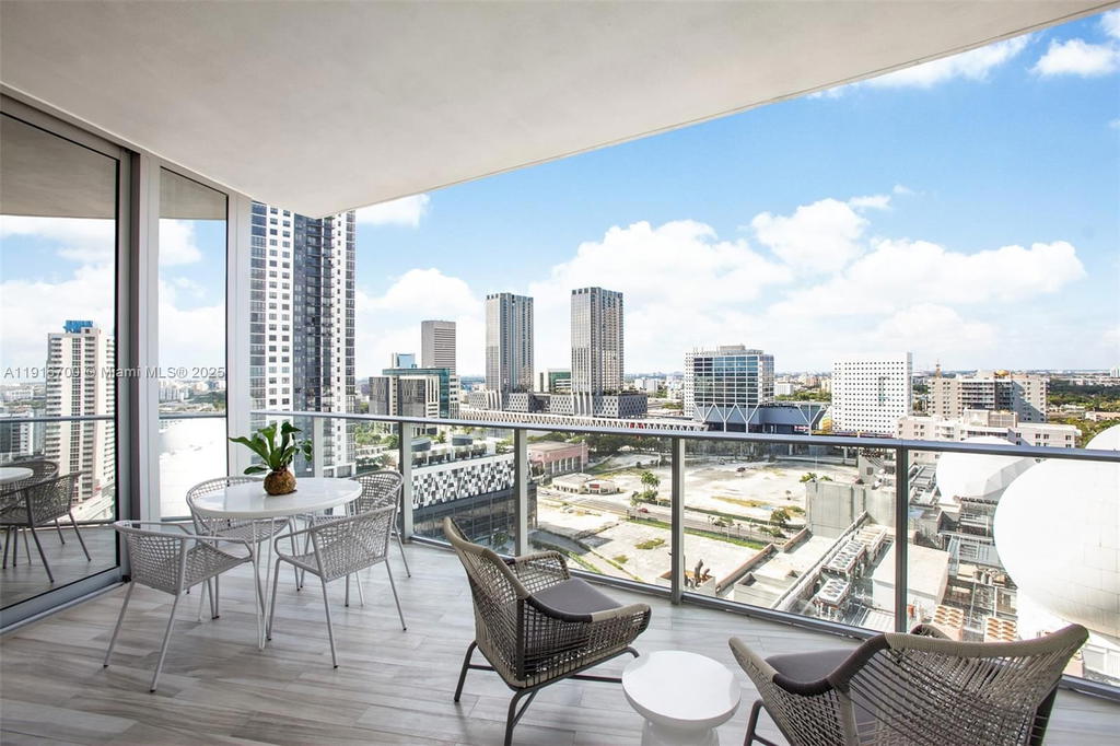 Real estate property located at 851 1ST Ave #1810, Miami-dade, Paramount Miami Worldcente, Miami, FL