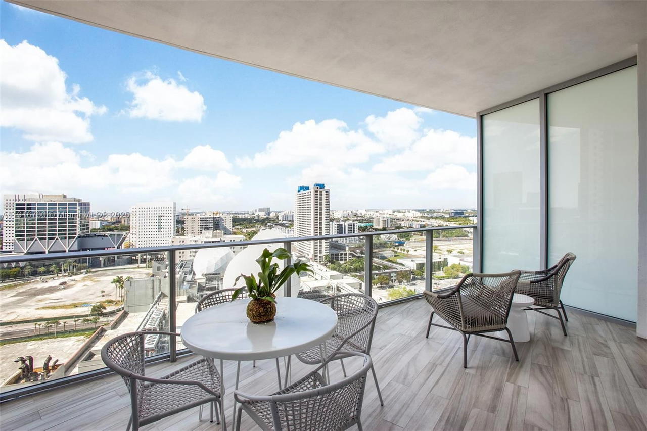 Real estate property located at 851 1ST Ave #1810, Miami-dade, Paramount Miami Worldcente, Miami, FL