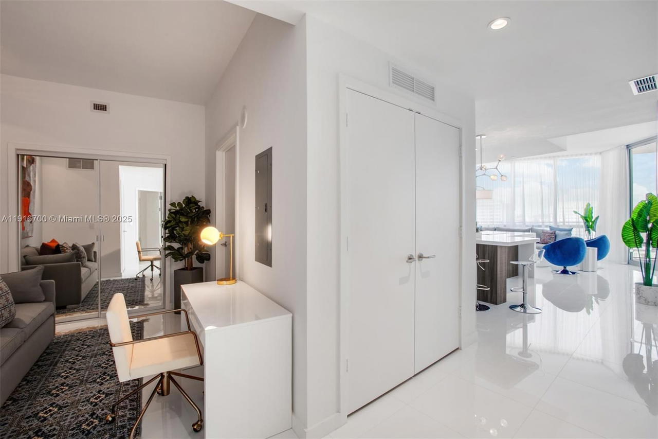 Real estate property located at 851 1ST Ave #1810, Miami-dade, Paramount Miami Worldcente, Miami, FL