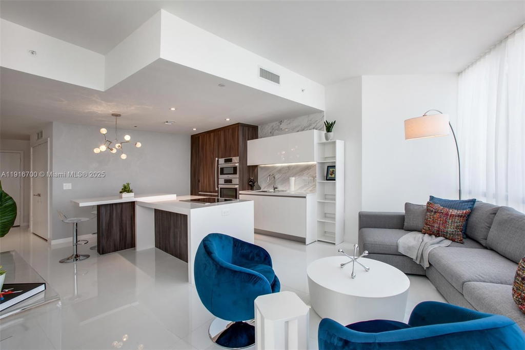 Real estate property located at 851 1ST Ave #1810, Miami-dade, Paramount Miami Worldcente, Miami, FL