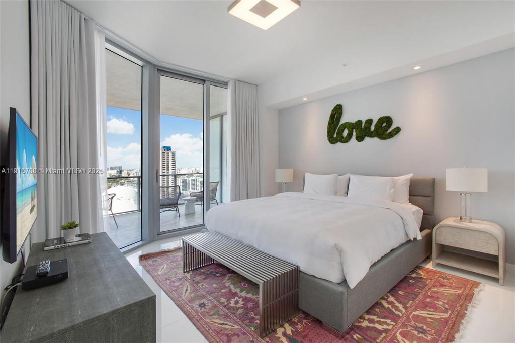 Real estate property located at 851 1ST Ave #1810, Miami-dade, Paramount Miami Worldcente, Miami, FL