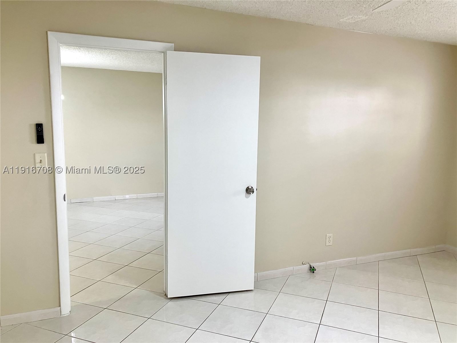 Real estate property located at 4270 40th St #103, Broward, Garnet Condo, Lauderdale Lakes, FL