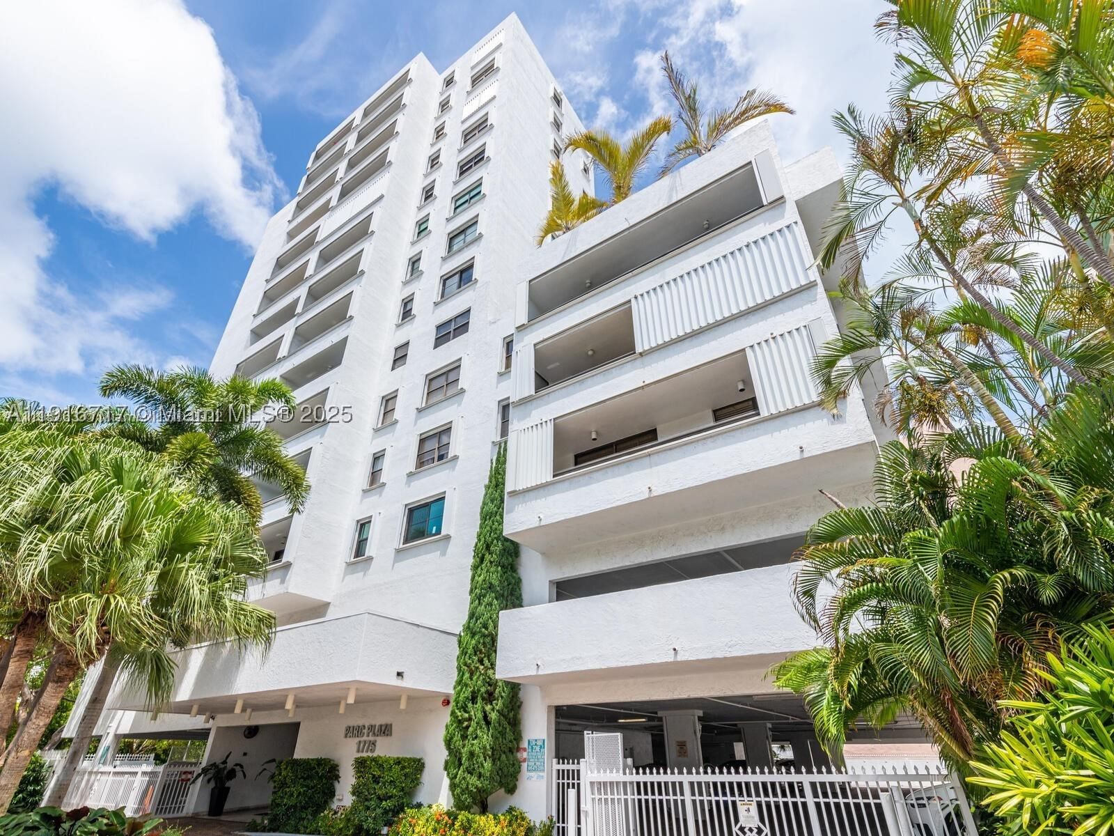Real estate property located at 1775 Washington Ave #4G, Miami-dade, Parc Plaza Condo, Miami Beach, FL