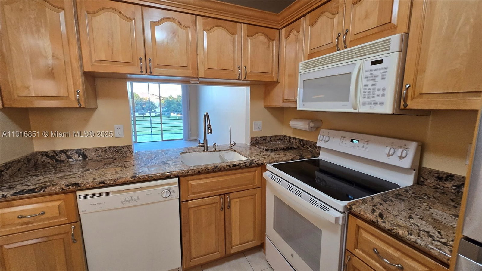 Real estate property located at 9230 Lagoon Pl #310, Broward, Poinciana 11 Pine Island, Davie, FL