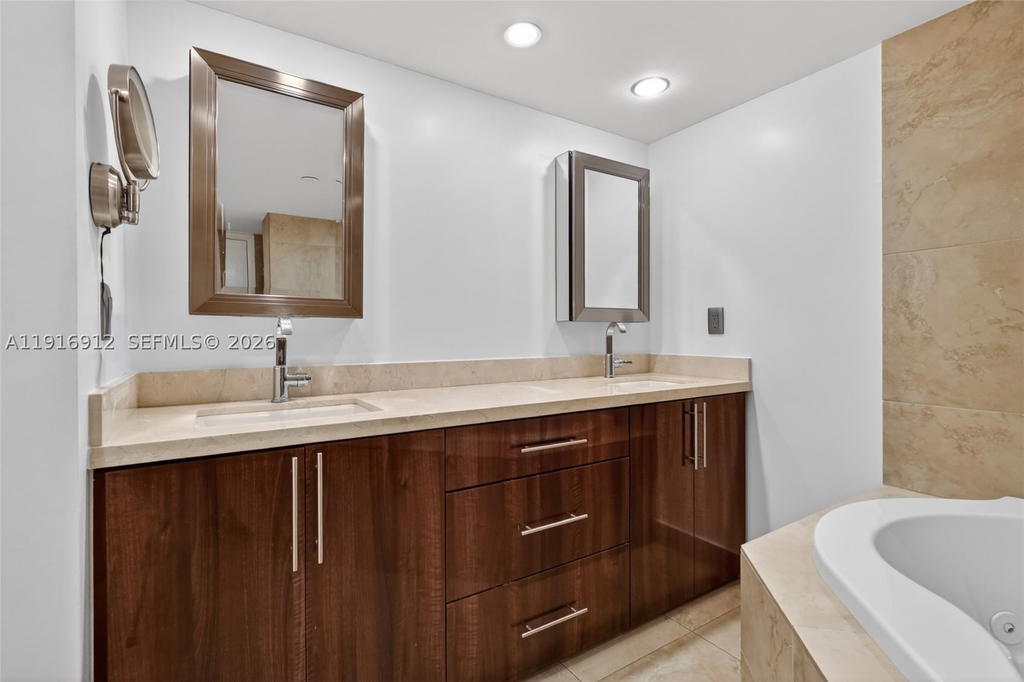 Real estate property located at 4000 Towerside Ter #1612, Miami-dade, The Towers Of Quayside Co, Miami, FL