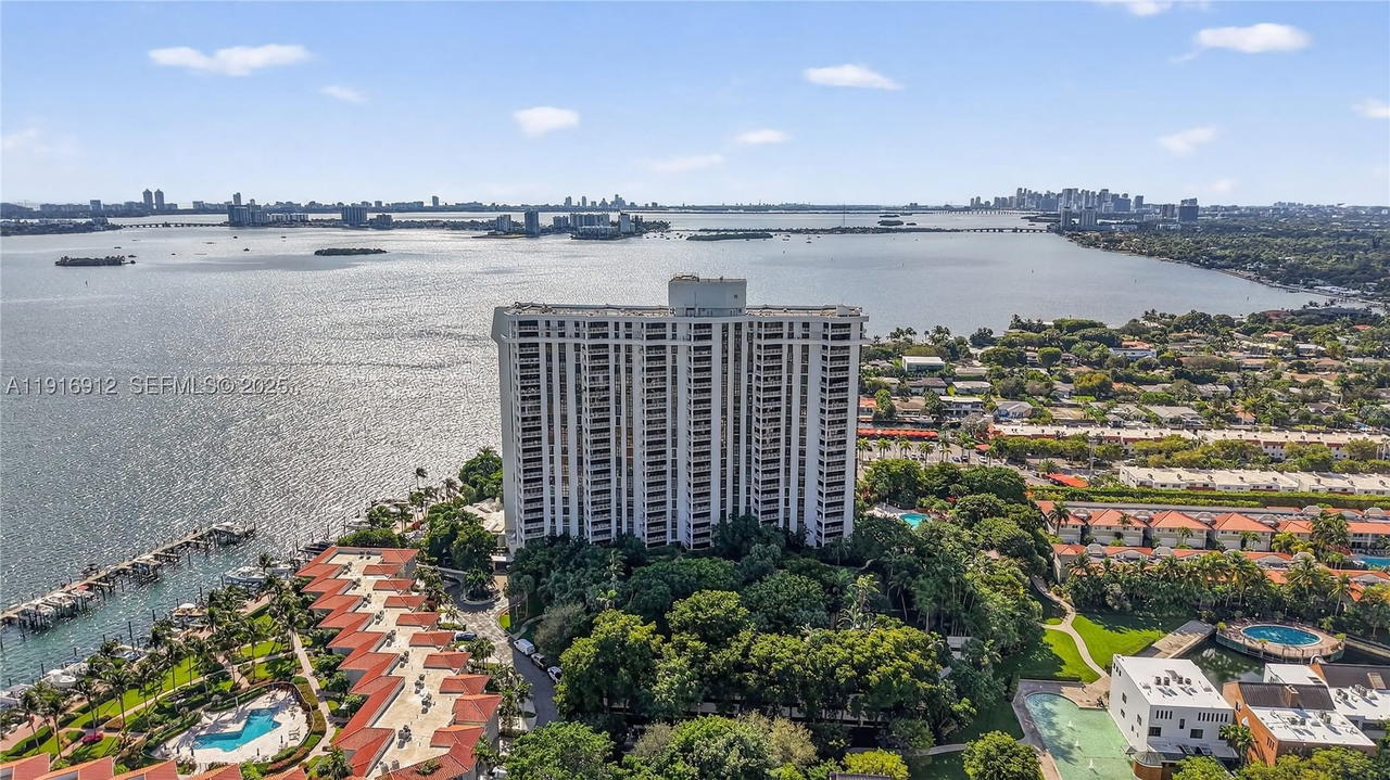 Real estate property located at 4000 Towerside Ter #1612, Miami-dade, The Towers Of Quayside Co, Miami, FL