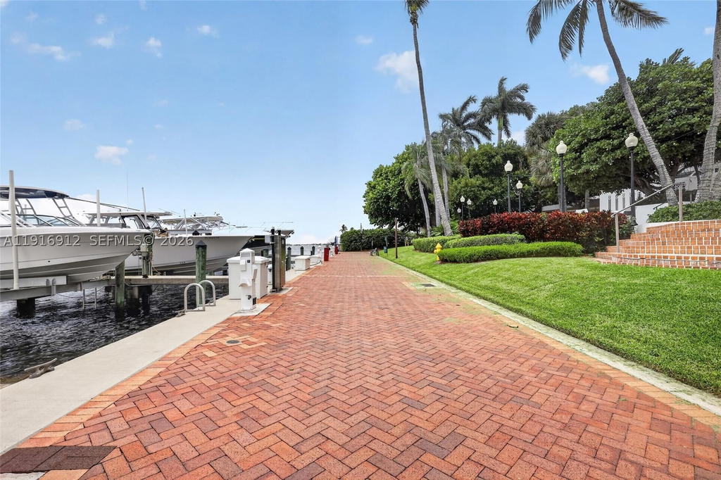 Real estate property located at 4000 Towerside Ter #1612, Miami-dade, The Towers Of Quayside Co, Miami, FL