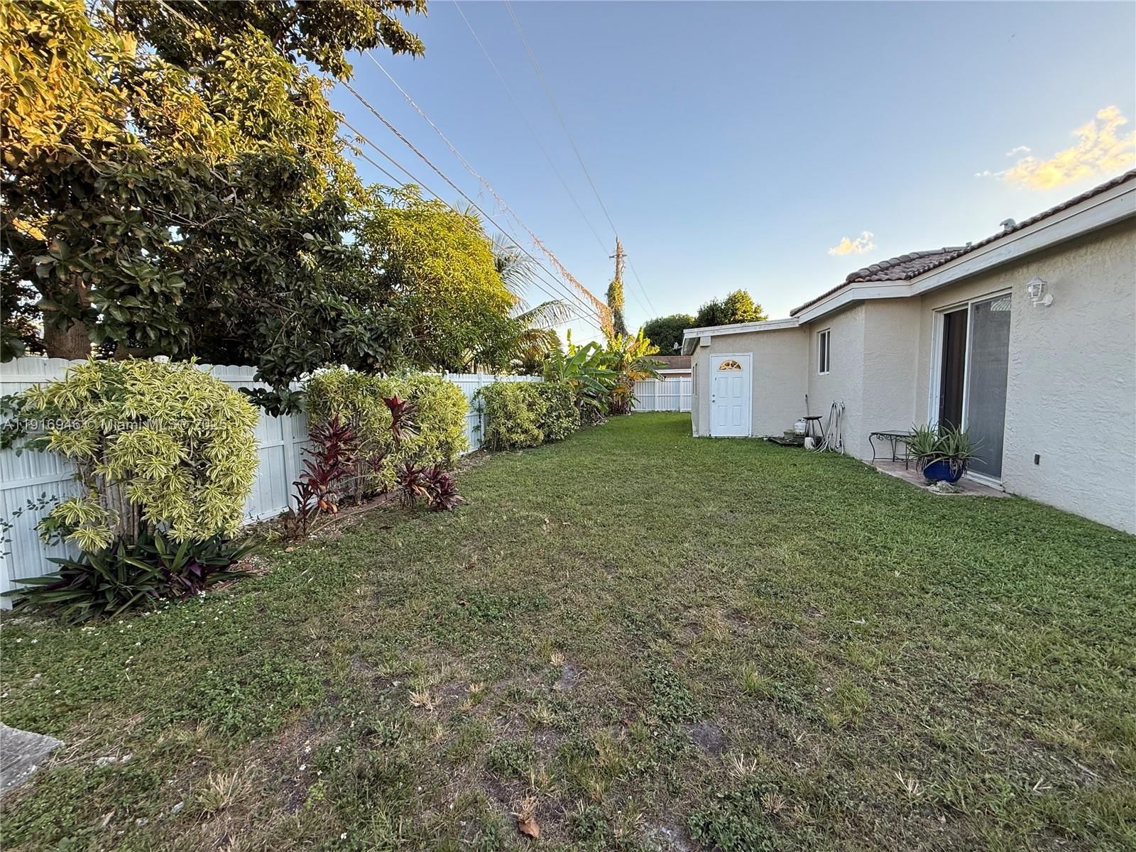 Real estate property located at 16605 103rd Ct, Miami-dade, Cantisano Sub, Miami, FL