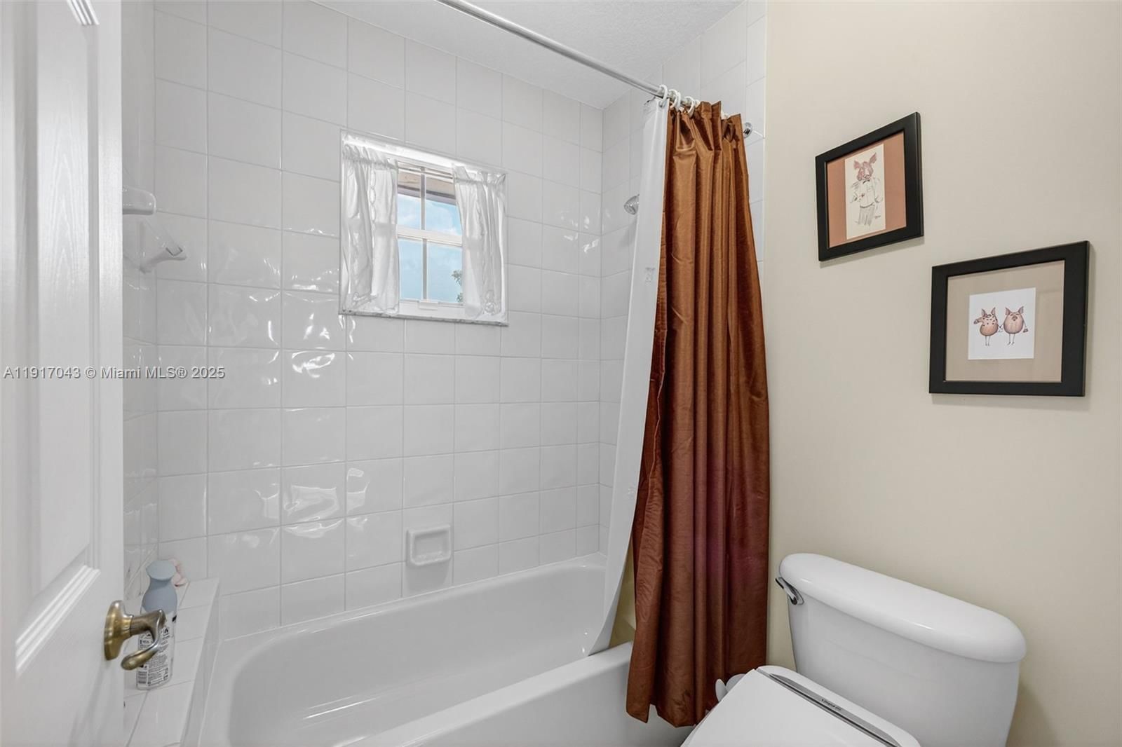 Real estate property located at 4123 Lake Estates Dr, Broward, Rolling Hills Golf & Tenn, Davie, FL
