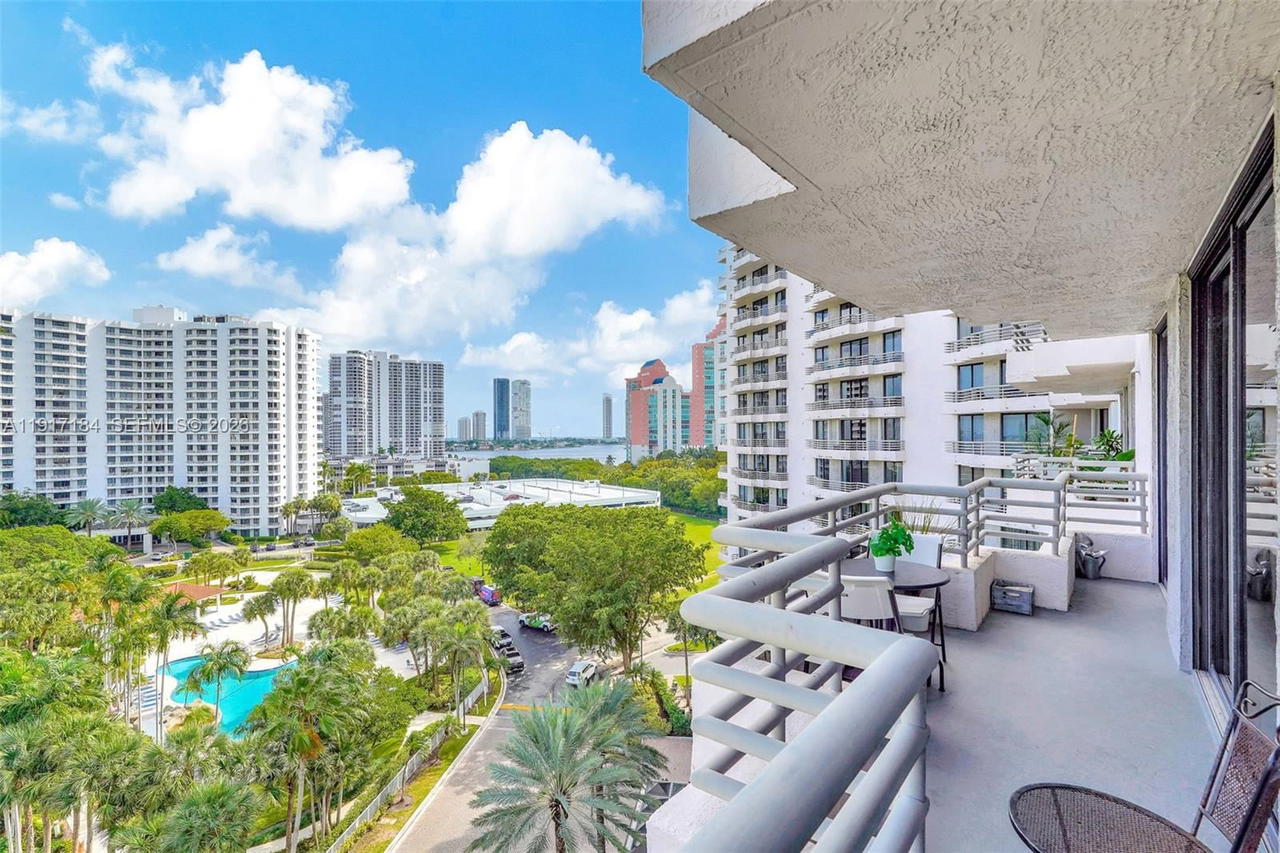 Real estate property located at 3300 191st St #1007, Miami-dade, Parc Central Aventura Sou, Aventura, FL