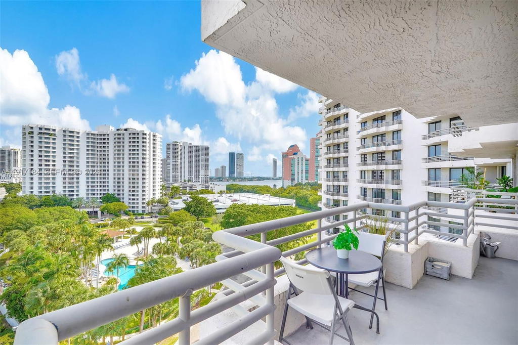 Real estate property located at 3300 191st St #1007, Miami-dade, Parc Central Aventura Sou, Aventura, FL