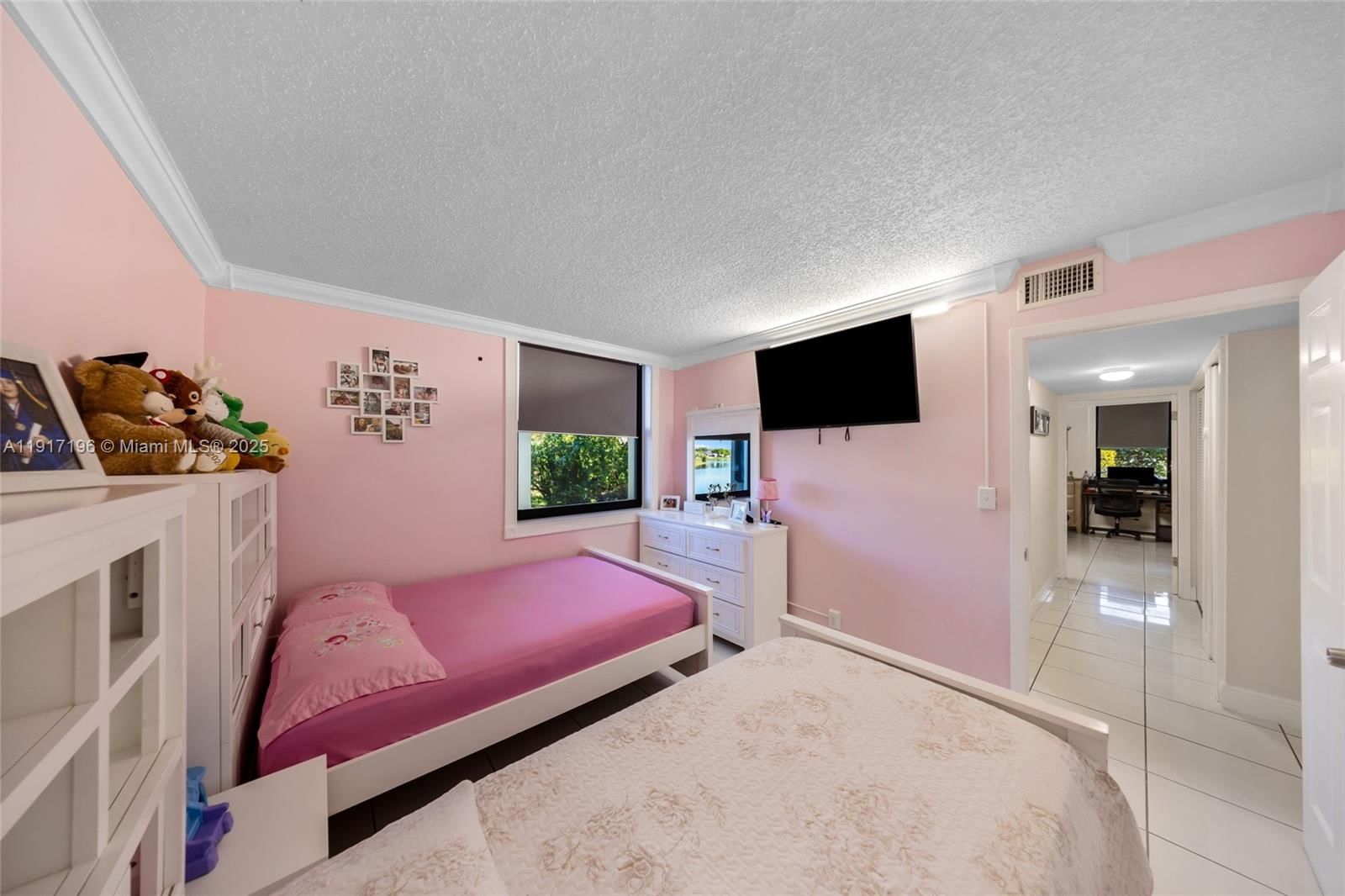 Real estate property located at 12209 14th Ln #1105, Miami-dade, Vista Del Lago Condo Ph 2, Miami, FL