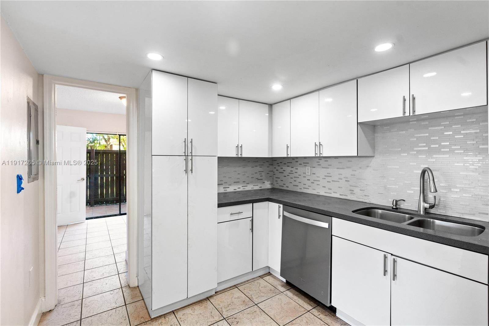 Real estate property located at 6241 116th Pl B, Miami-dade, Snapper Village Condo Pha, Miami, FL