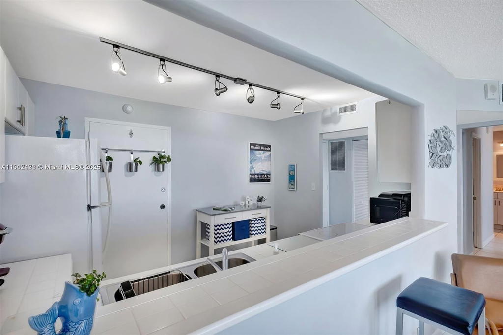 Real estate property located at 7135 Collins Ave #1614, Miami-dade, Burleigh House Condo, Miami Beach, FL