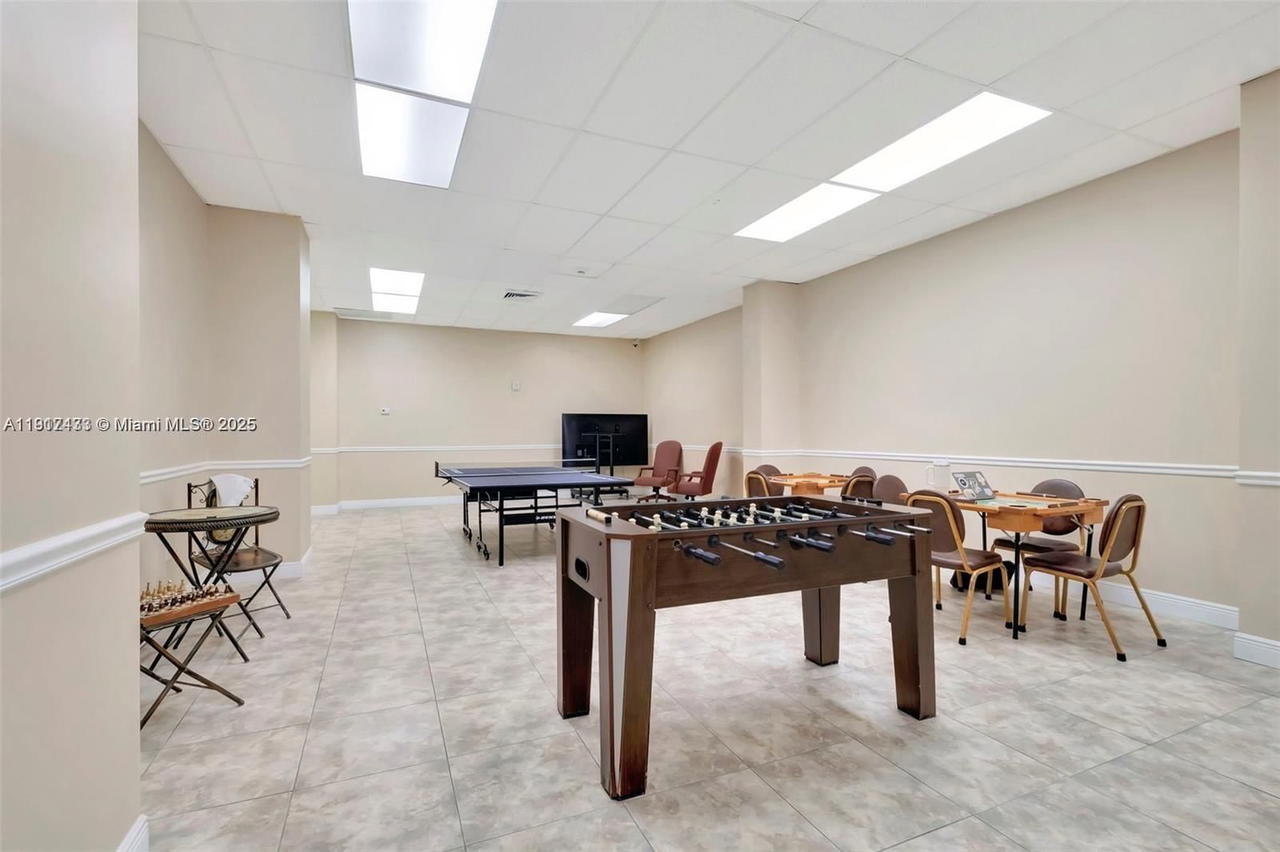 Real estate property located at 7135 Collins Ave #1614, Miami-dade, Burleigh House Condo, Miami Beach, FL