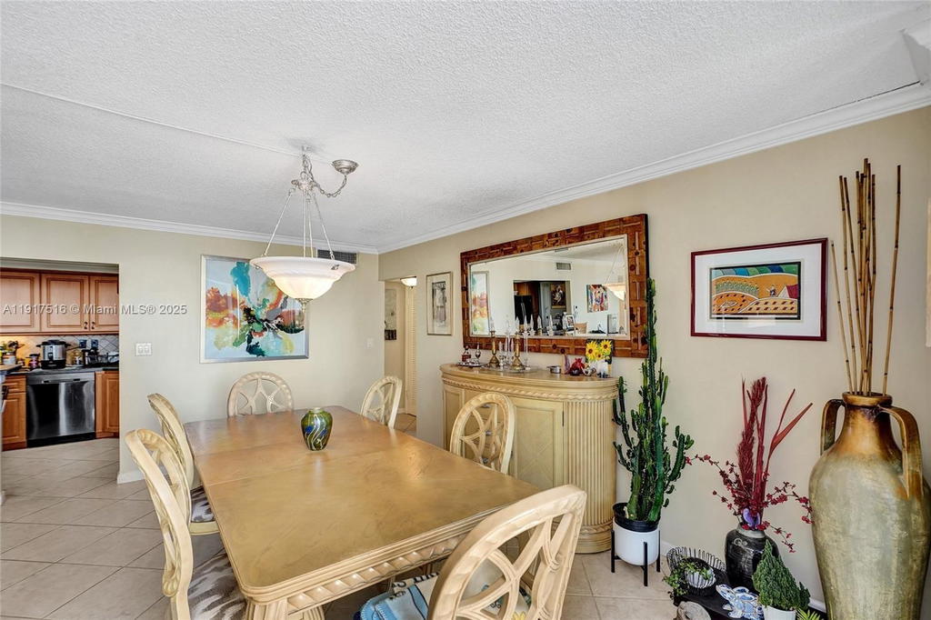 Real estate property located at 1400 Ocean Dr #502, Broward, Trafalgar Towers Condomin, Hollywood, FL