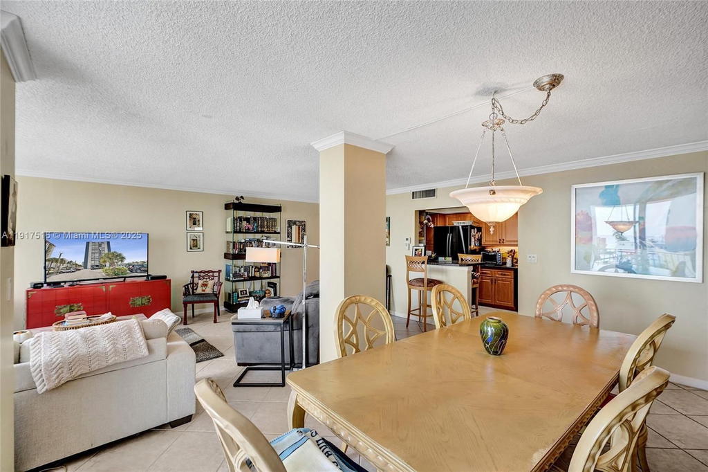 Real estate property located at 1400 Ocean Dr #502, Broward, Trafalgar Towers Condomin, Hollywood, FL