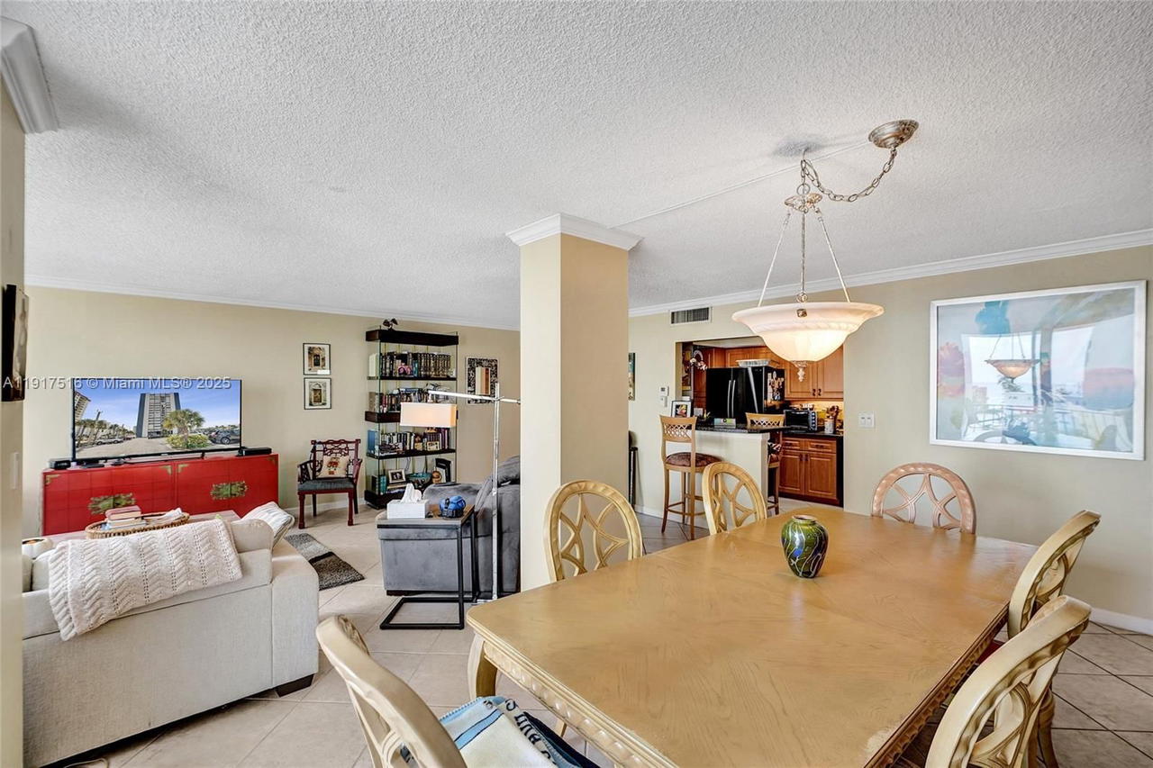 Real estate property located at 1400 Ocean Dr #502, Broward, Trafalgar Towers Condomin, Hollywood, FL