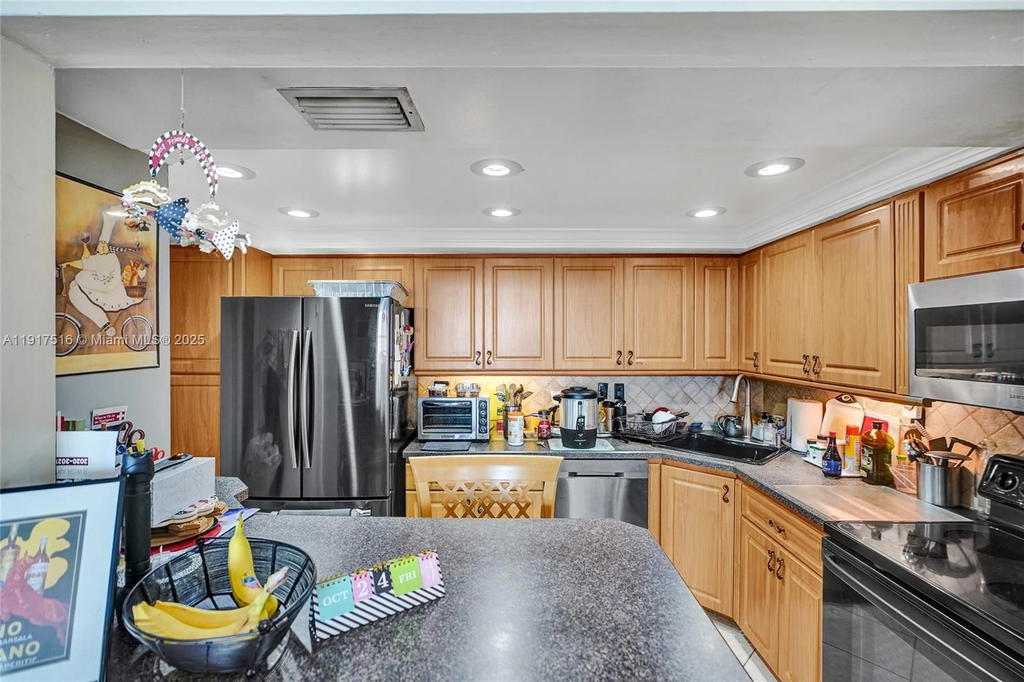 Real estate property located at 1400 Ocean Dr #502, Broward, Trafalgar Towers Condomin, Hollywood, FL
