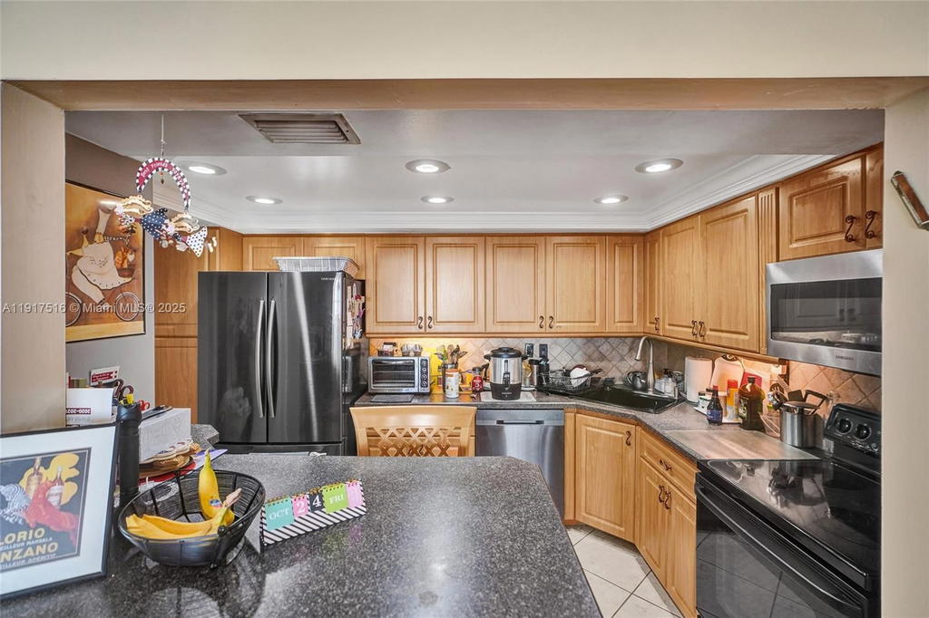 Real estate property located at 1400 Ocean Dr #502, Broward, Trafalgar Towers Condomin, Hollywood, FL