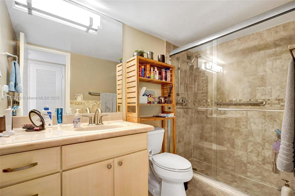 Real estate property located at 1400 Ocean Dr #502, Broward, Trafalgar Towers Condomin, Hollywood, FL