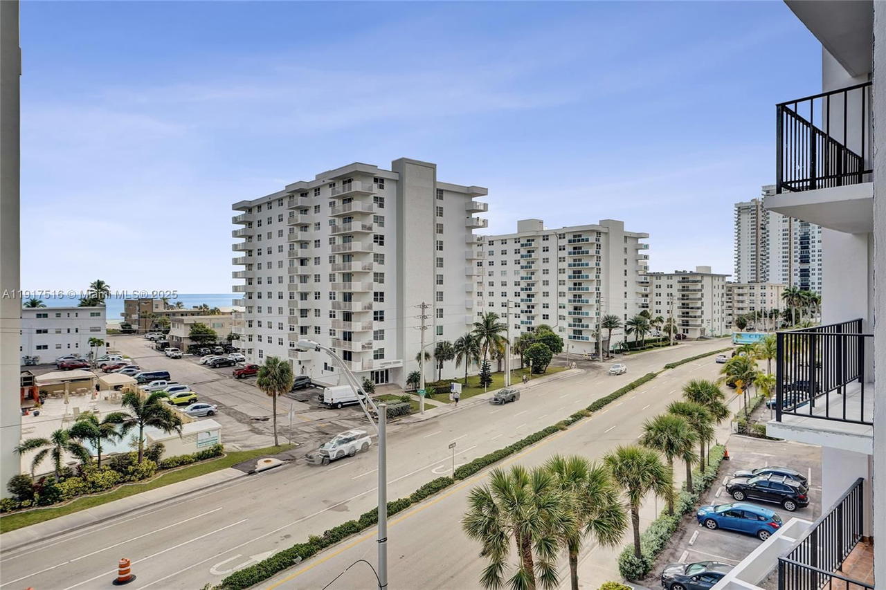 Real estate property located at 1400 Ocean Dr #502, Broward, Trafalgar Towers Condomin, Hollywood, FL