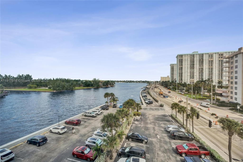 Real estate property located at 1400 Ocean Dr #502, Broward, Trafalgar Towers Condomin, Hollywood, FL