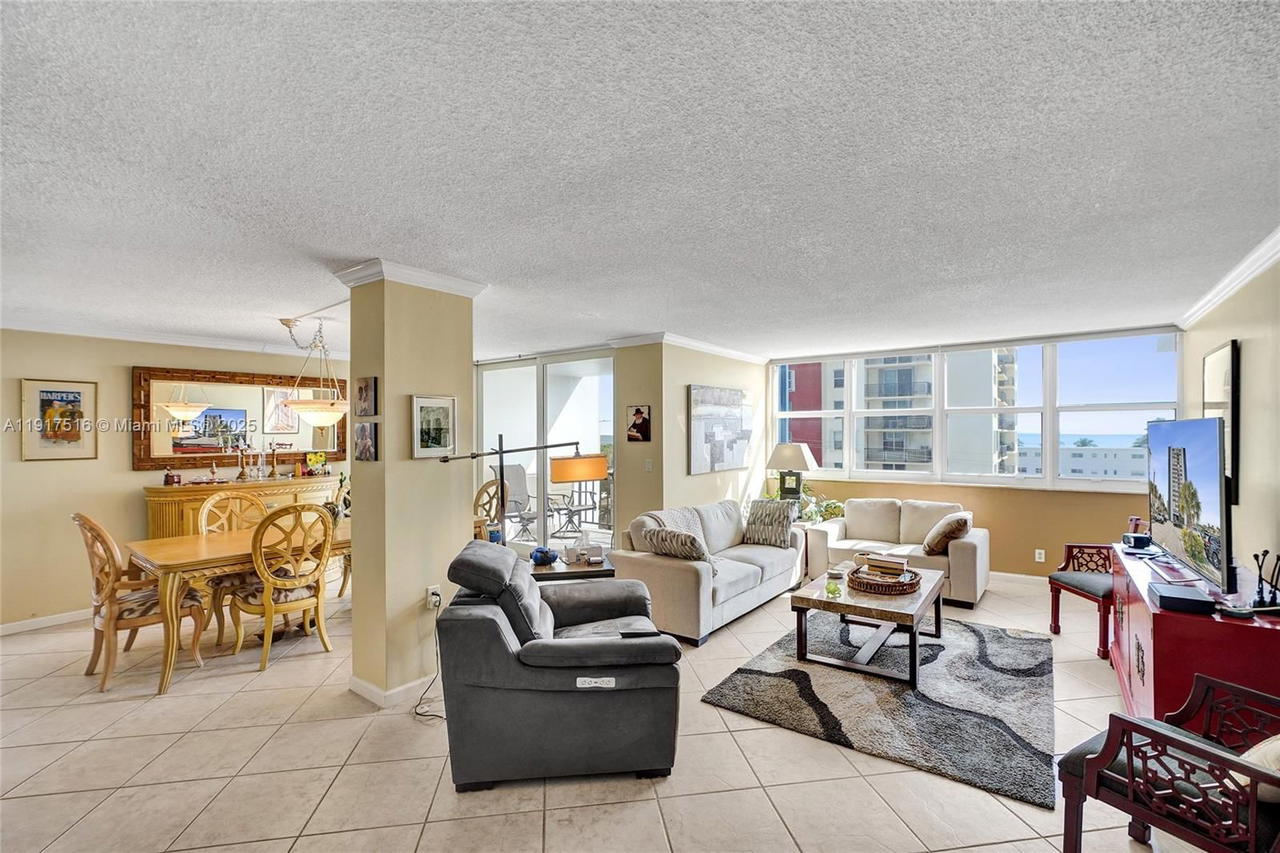 Real estate property located at 1400 Ocean Dr #502, Broward, Trafalgar Towers Condomin, Hollywood, FL
