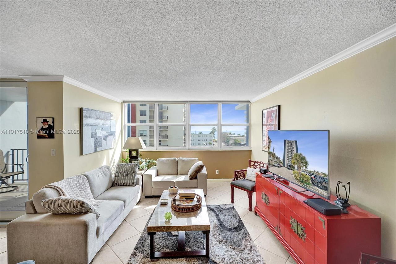 Real estate property located at 1400 Ocean Dr #502, Broward, Trafalgar Towers Condomin, Hollywood, FL