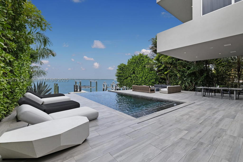 Real estate property located at 1379 Venetian Way, Miami-dade, San Marco, Miami, FL