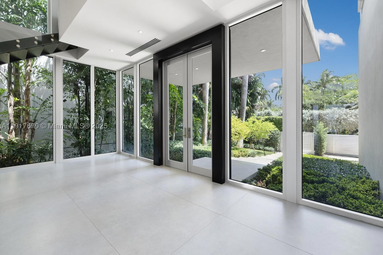 Real estate property located at 1379 Venetian Way, Miami-dade, San Marco, Miami, FL